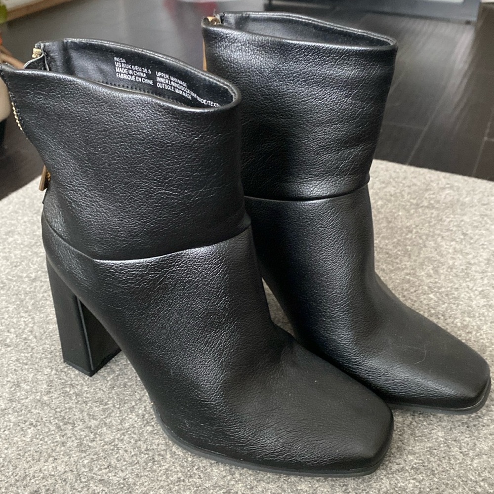 LIKE NEW BLACK BLOCKED HEEL BOOTS